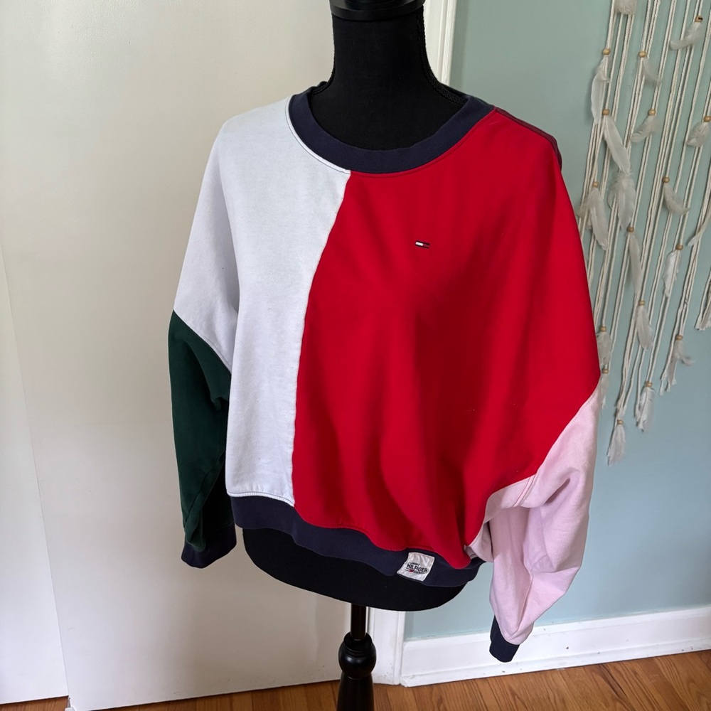 Retro Tommy Hilfiger sweatshirt